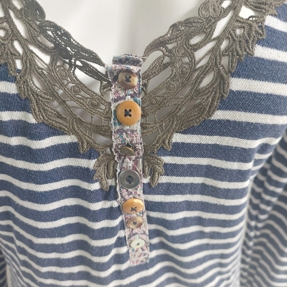 We the Free Blue White Strip Top Size L Distressed Hem Embroidered Pull Over - Picture 8 of 9